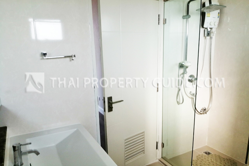 House with Shared Pool in Krung Thep Kritha 