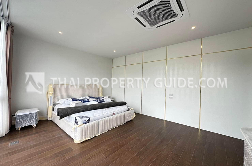 House with Shared Pool in Krung Thep Kritha 