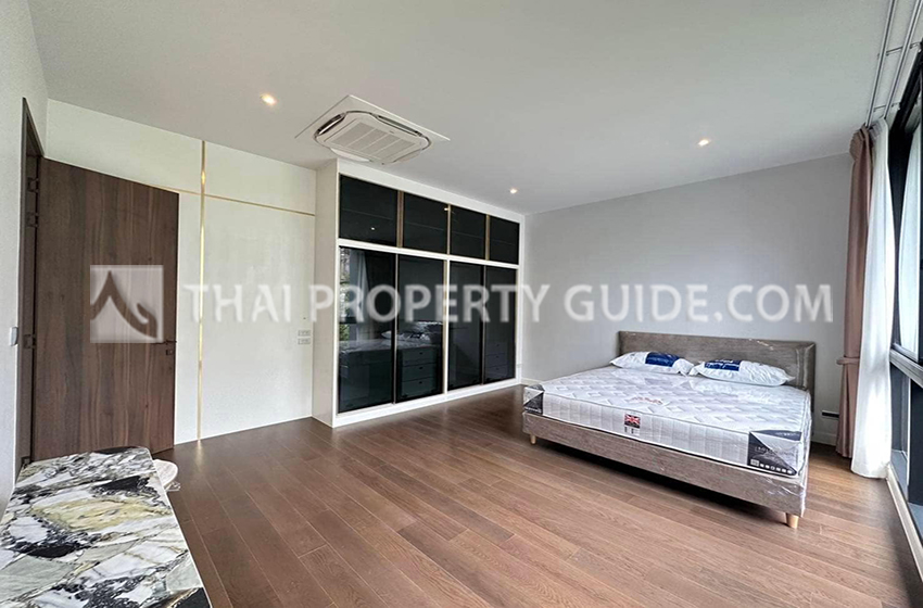 House with Shared Pool in Krung Thep Kritha 