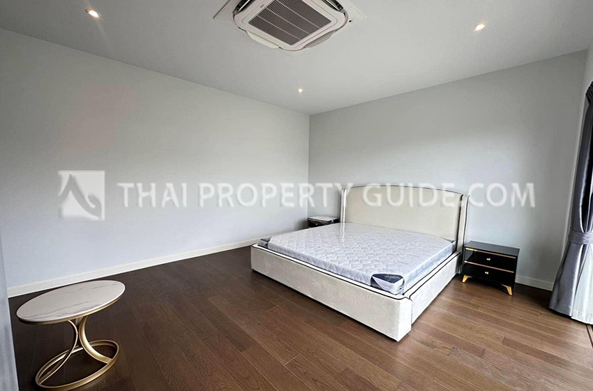 House with Shared Pool in Krung Thep Kritha 