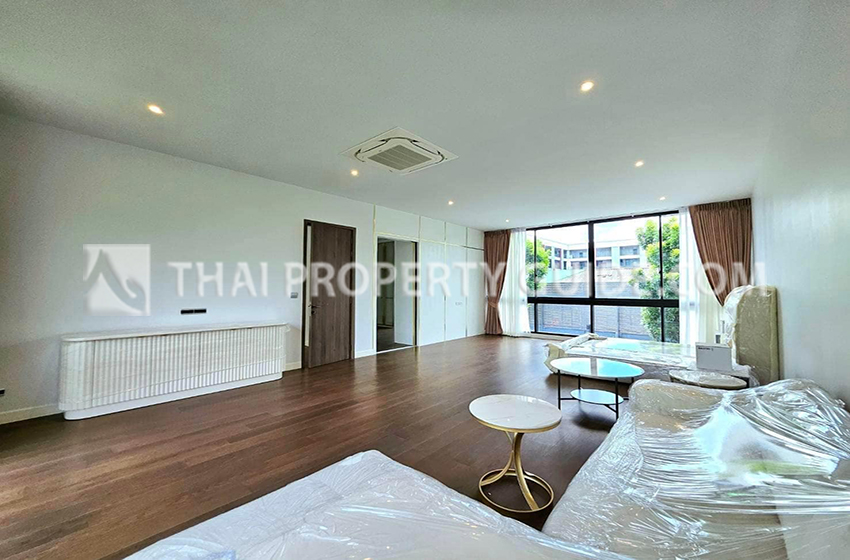 House with Shared Pool in Krung Thep Kritha 