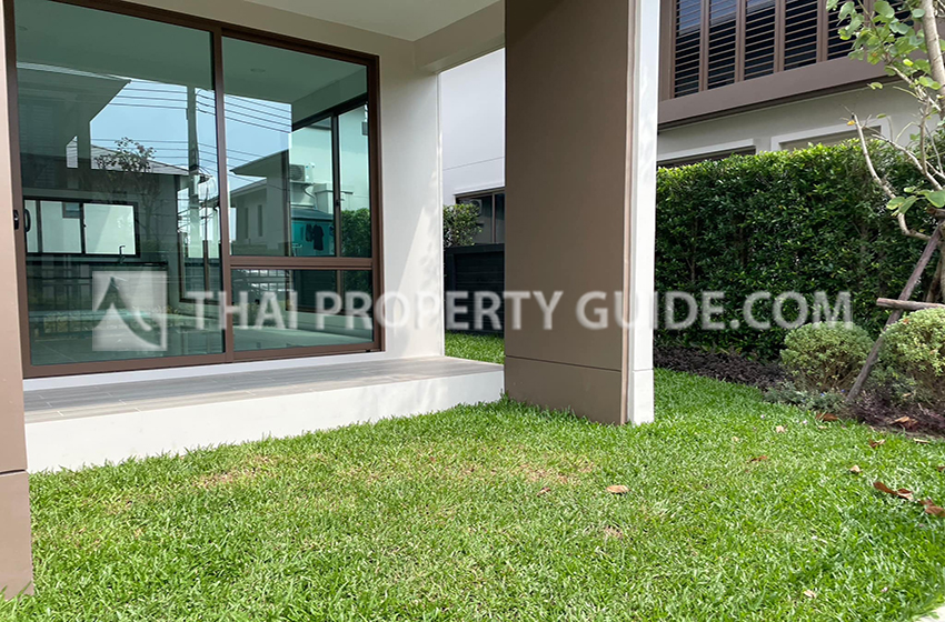 House with Shared Pool in Krung Thep Kritha 