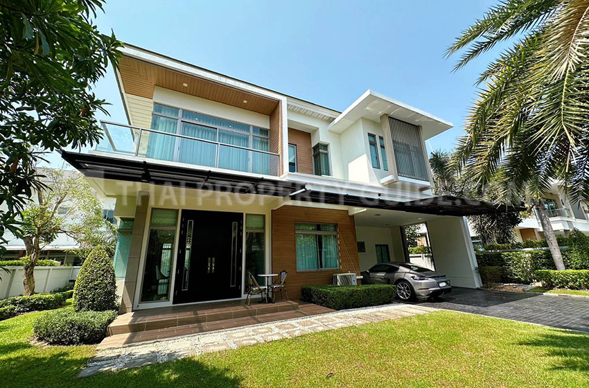 House with Shared Pool in Krung Thep Kritha 