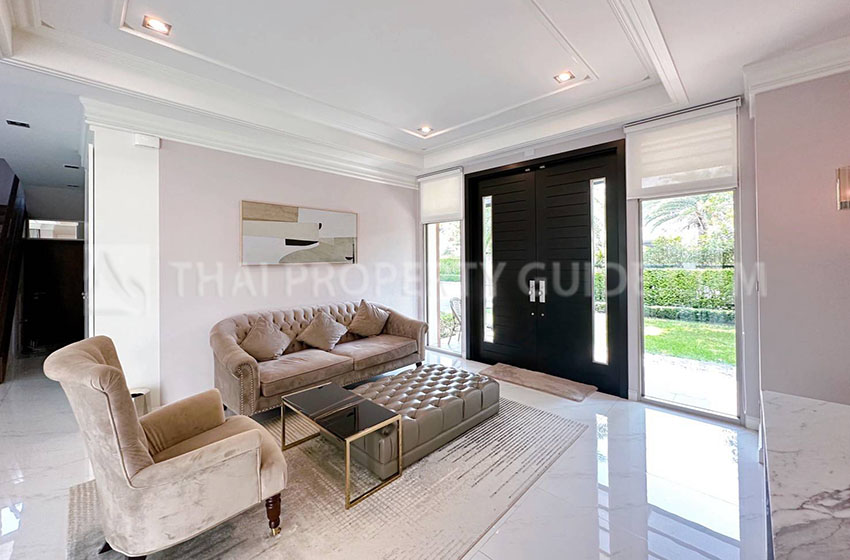 House with Shared Pool in Krung Thep Kritha 
