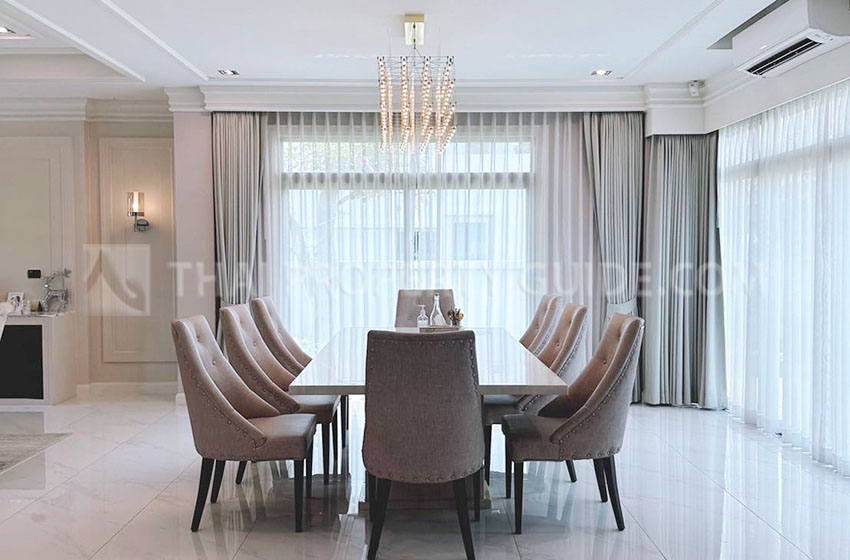 House with Shared Pool in Krung Thep Kritha 