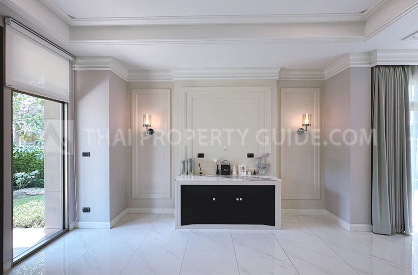 House with Shared Pool in Krung Thep Kritha 