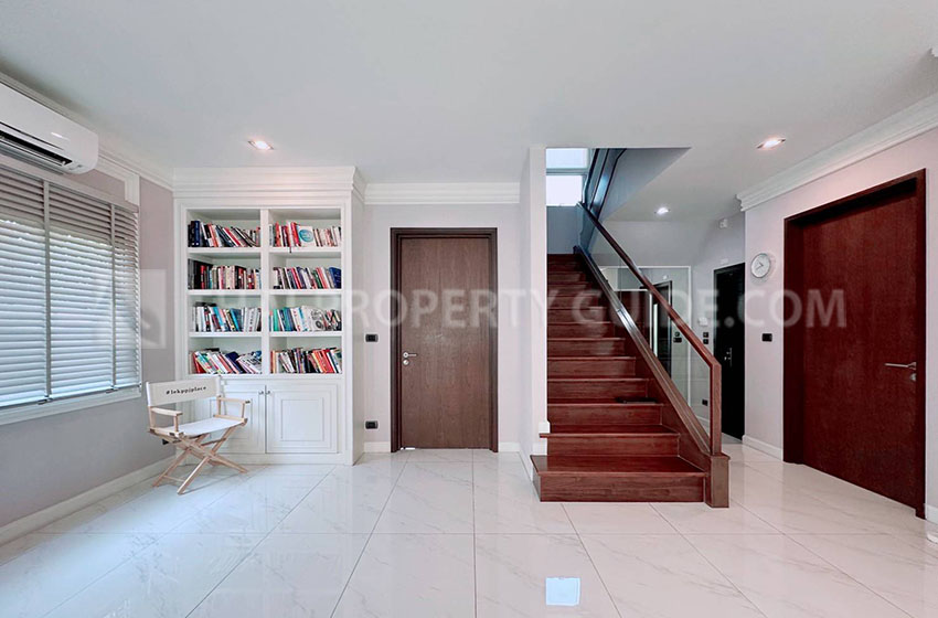 House with Shared Pool in Krung Thep Kritha 