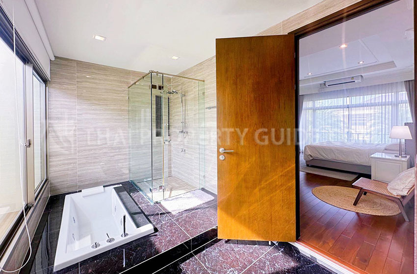 House with Shared Pool in Krung Thep Kritha 