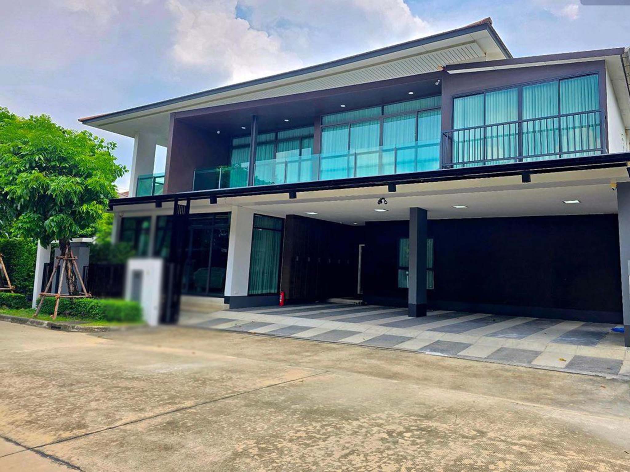 House with Shared Pool for rent in Krung Thep Kritha