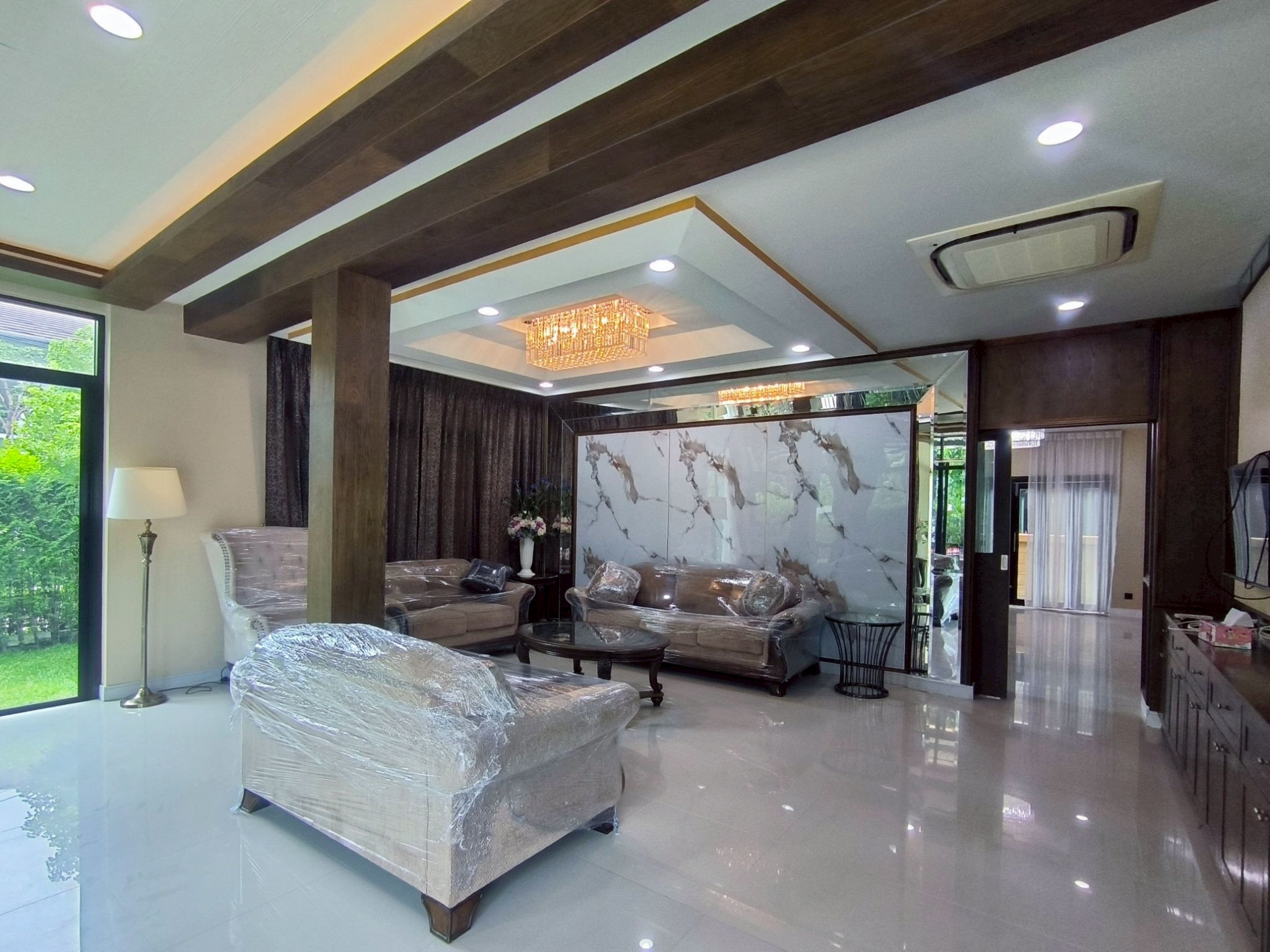 House with Shared Pool in Krung Thep Kritha 