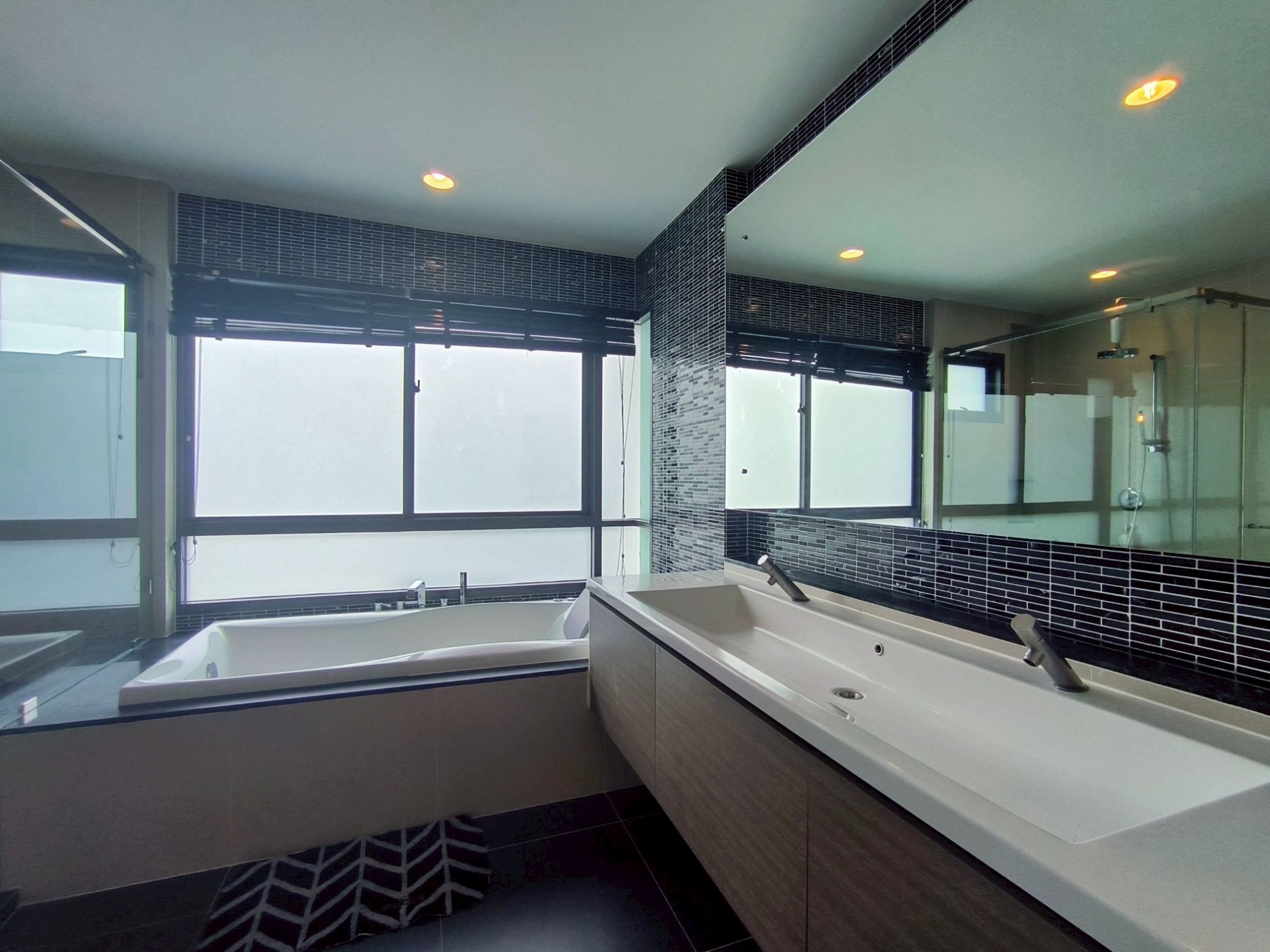 House with Shared Pool in Krung Thep Kritha 