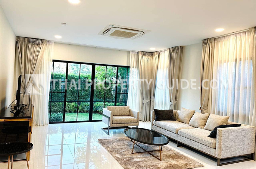 House with Shared Pool in Krung Thep Kritha 