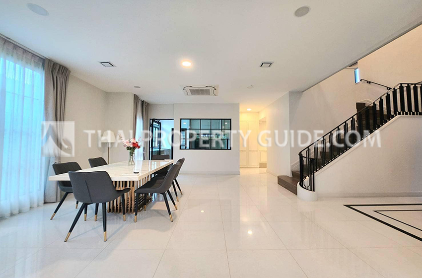 House with Shared Pool in Krung Thep Kritha 
