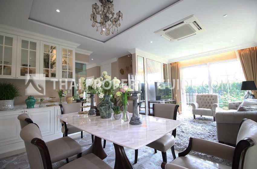 House with Shared Pool in Lat Phrao 