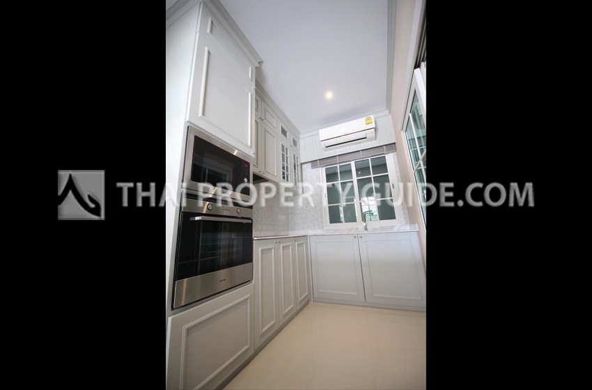 House with Shared Pool in Lat Phrao 