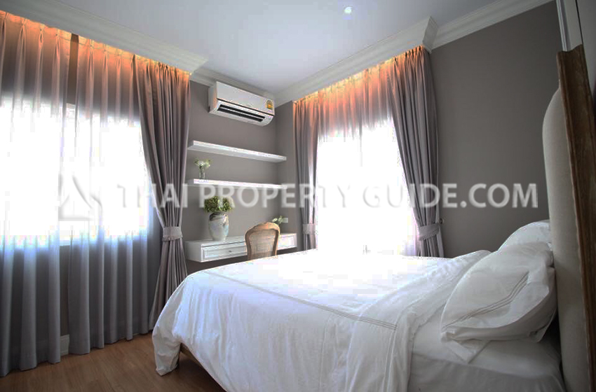 House with Shared Pool in Lat Phrao 