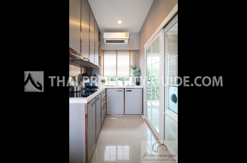 House with Shared Pool in Lat Phrao 