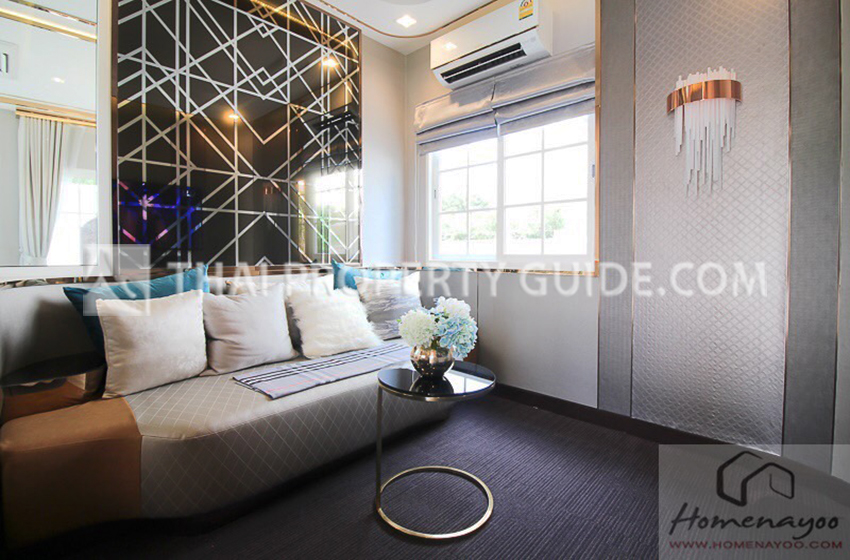 House with Shared Pool in Lat Phrao 