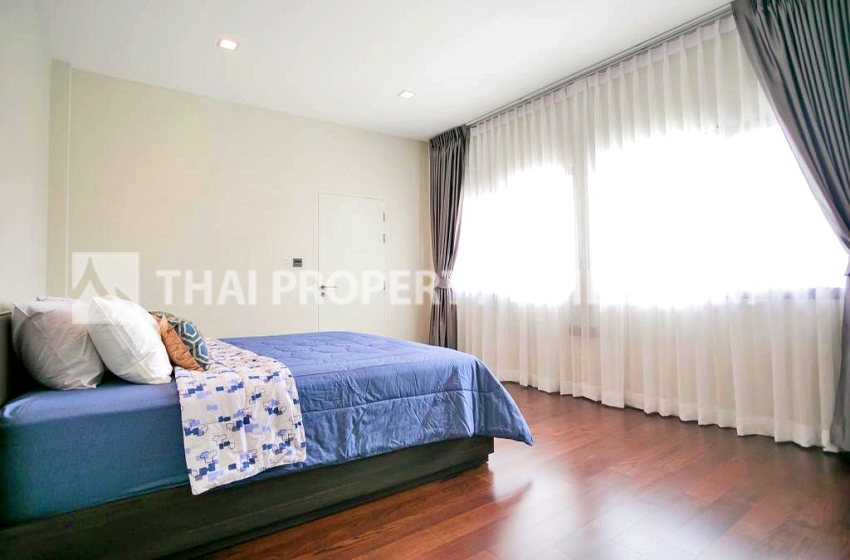 House with Shared Pool in Lat Phrao 
