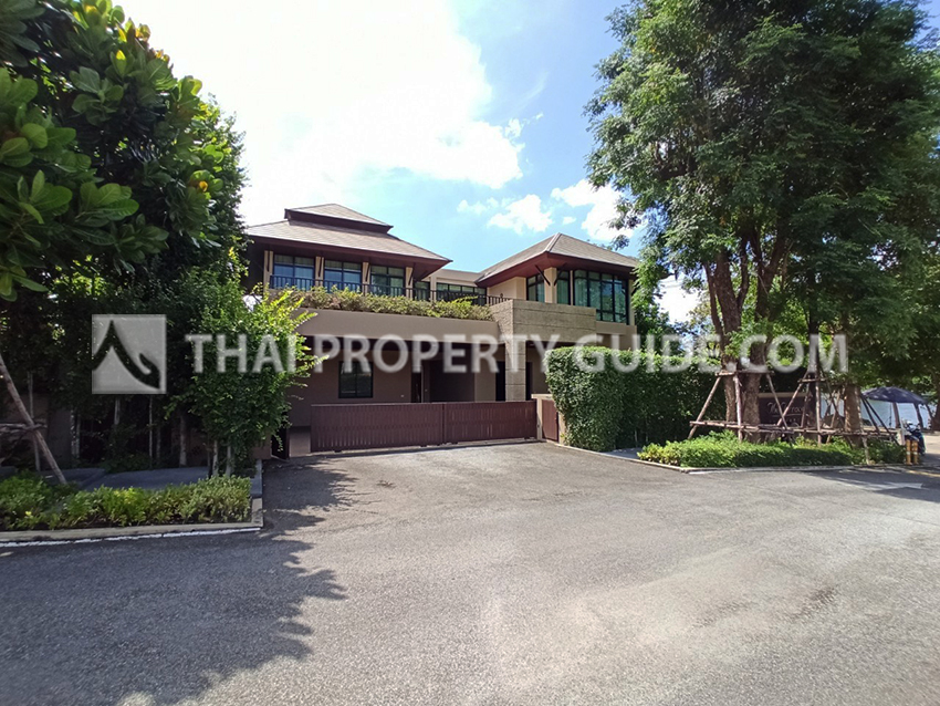 House with Shared Pool for rent in Nichada Thani