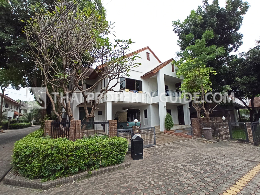 House with Shared Pool for sale in Nichada Thani