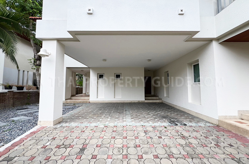 House with Shared Pool in Nichada Thani 