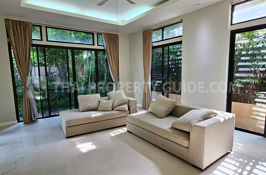 House with Shared Pool for rent in Nichada Thani