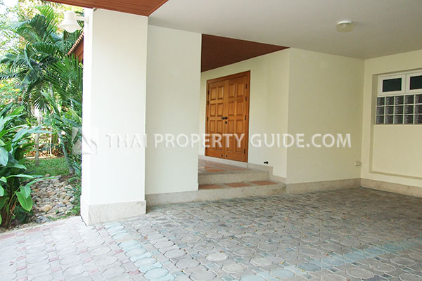 House with Shared Pool in Nichada Thani 