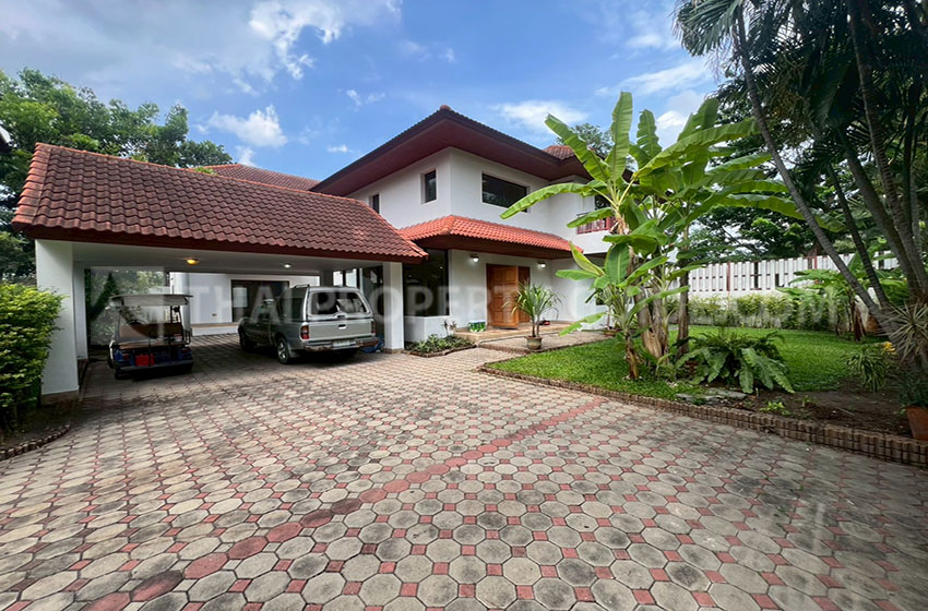 House with Shared Pool for rent in Nichada Thani