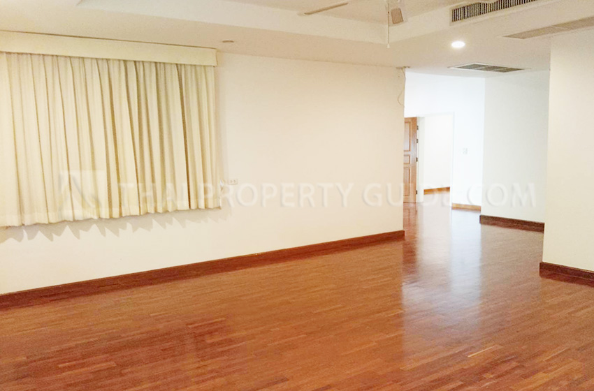 House with Shared Pool in Nichada Thani 