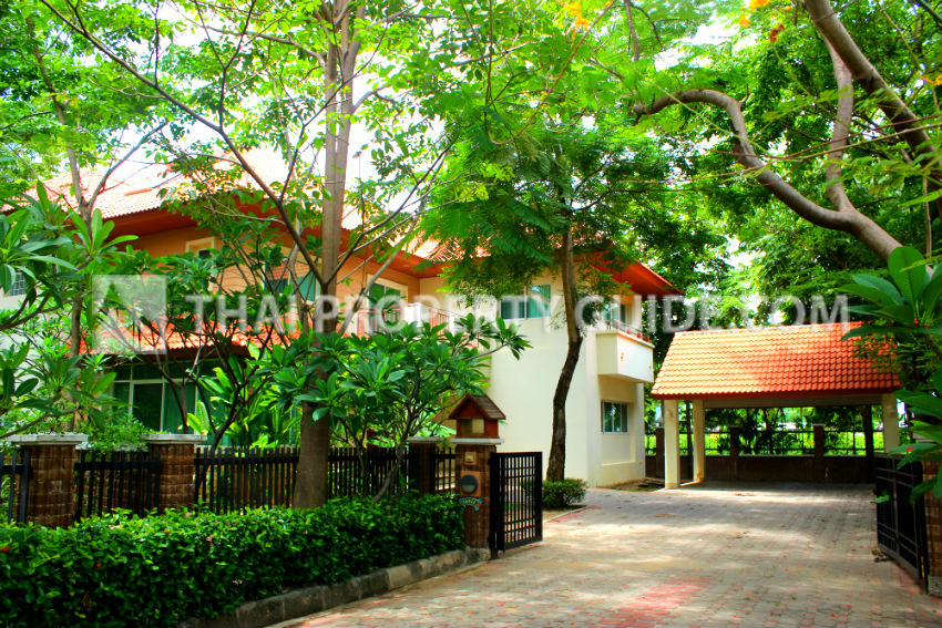 House with Shared Pool in Nichada Thani
