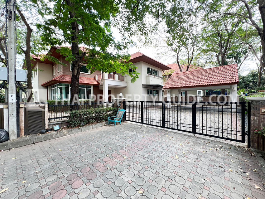 House with Shared Pool in Nichada Thani