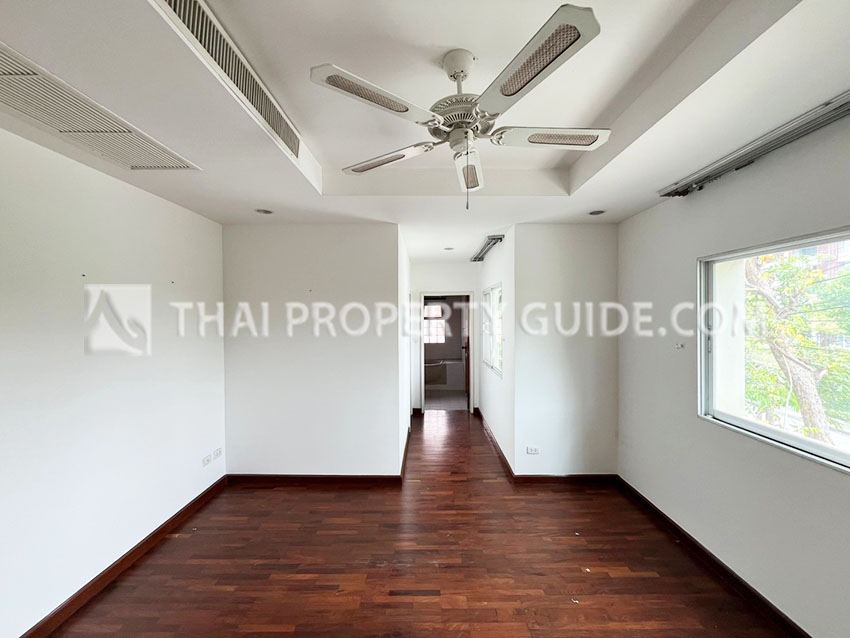 House with Shared Pool in Nichada Thani 