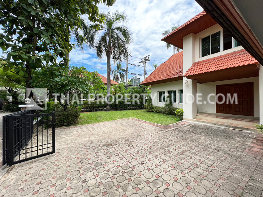House with Shared Pool in Nichada Thani 