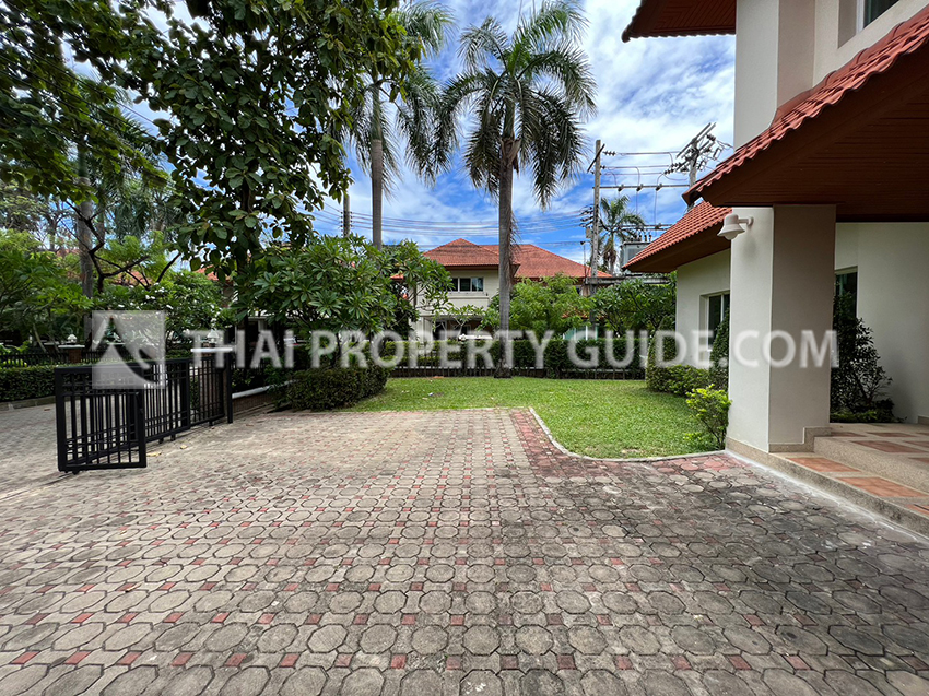 House with Shared Pool in Nichada Thani 