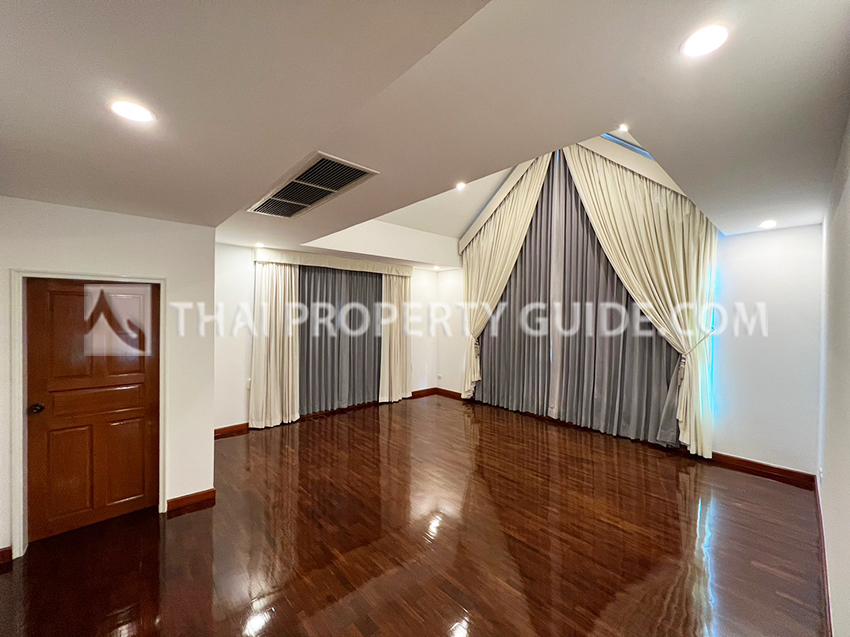 House with Shared Pool in Nichada Thani 