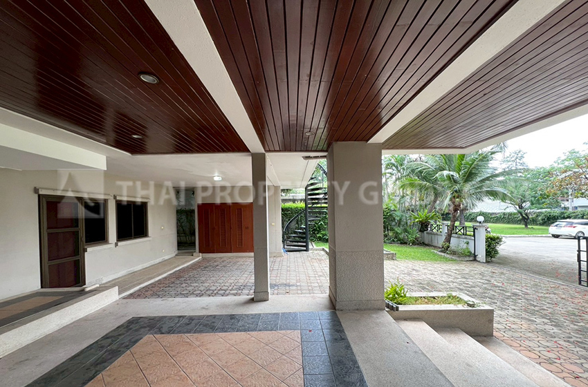 House with Shared Pool in Nichada Thani 