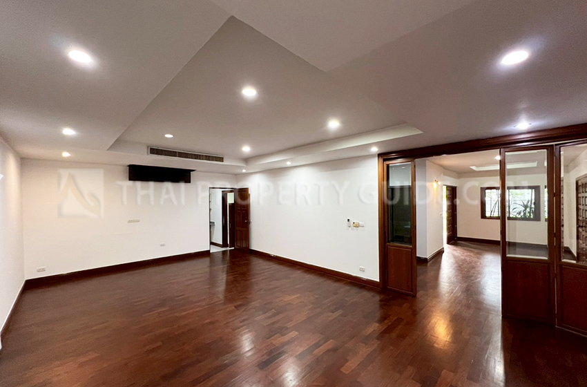 House with Shared Pool in Nichada Thani 