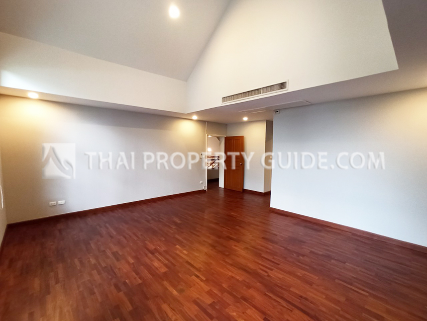 House with Shared Pool in Nichada Thani 