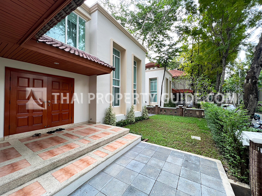 House with Shared Pool in Nichada Thani 