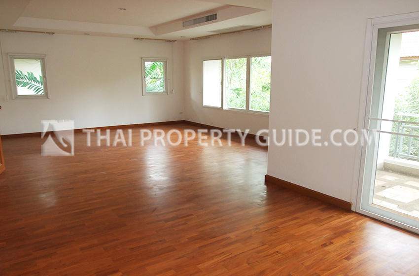 House with Shared Pool in Nichada Thani 