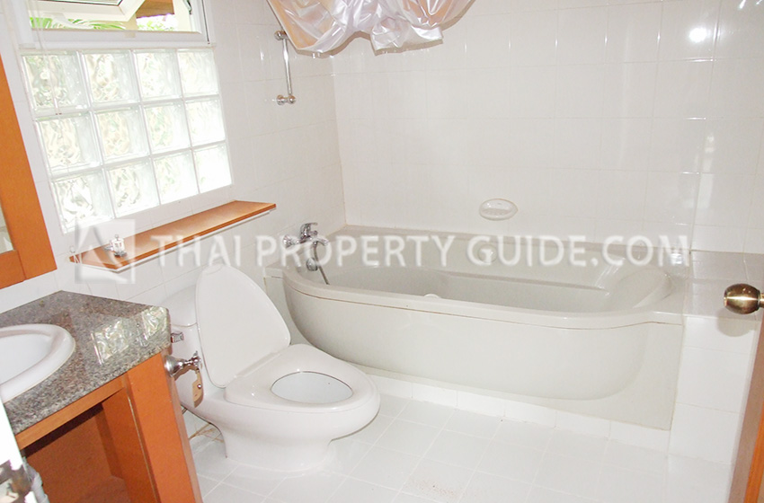 House with Shared Pool in Nichada Thani 