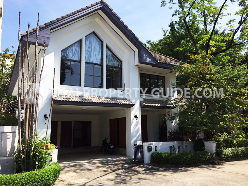 House with Shared Pool for rent in Nichada Thani