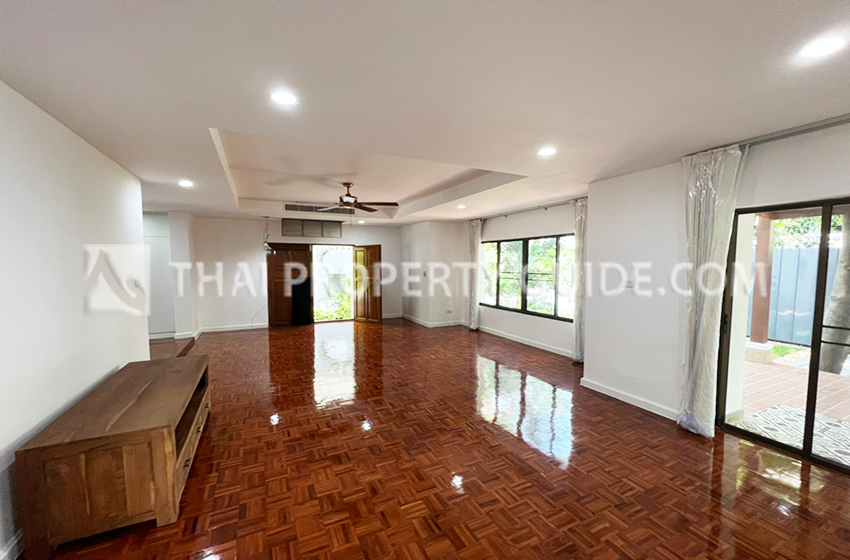 House with Shared Pool in Nichada Thani 