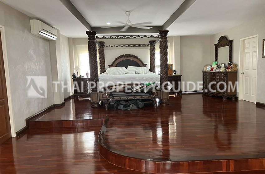 House with Shared Pool in Nichada Thani 