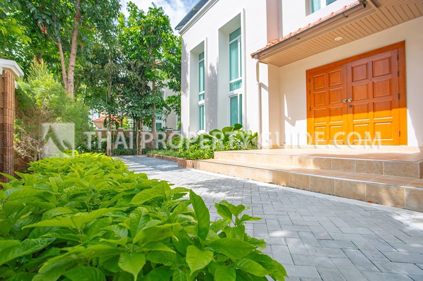 House with Shared Pool in Nichada Thani 