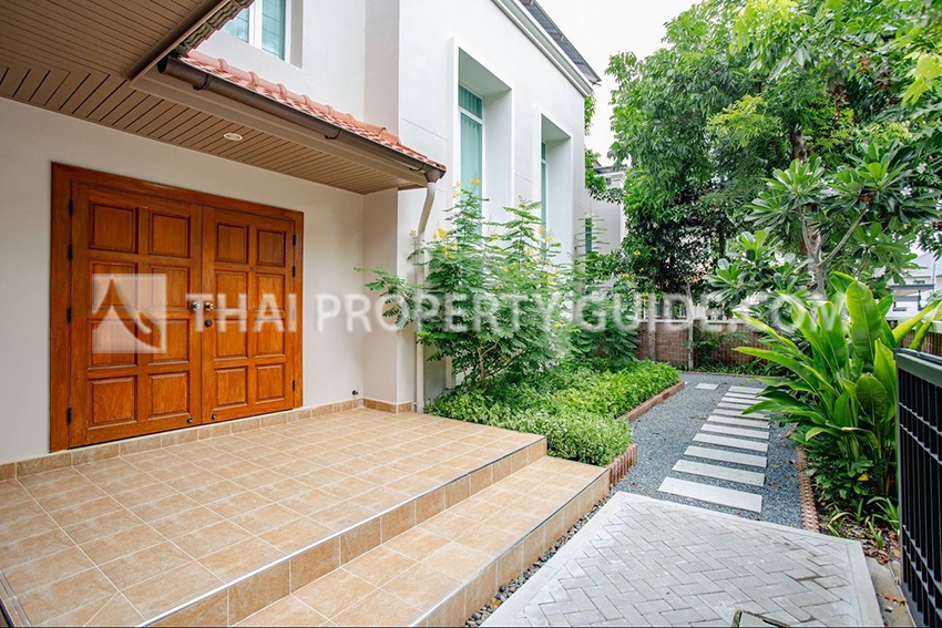 House with Shared Pool in Nichada Thani 