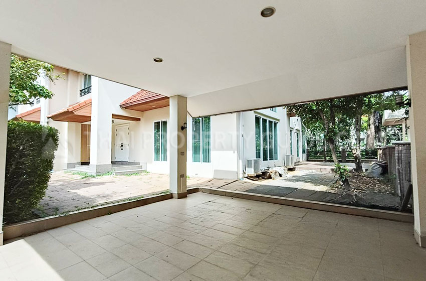 House with Shared Pool in Nichada Thani 