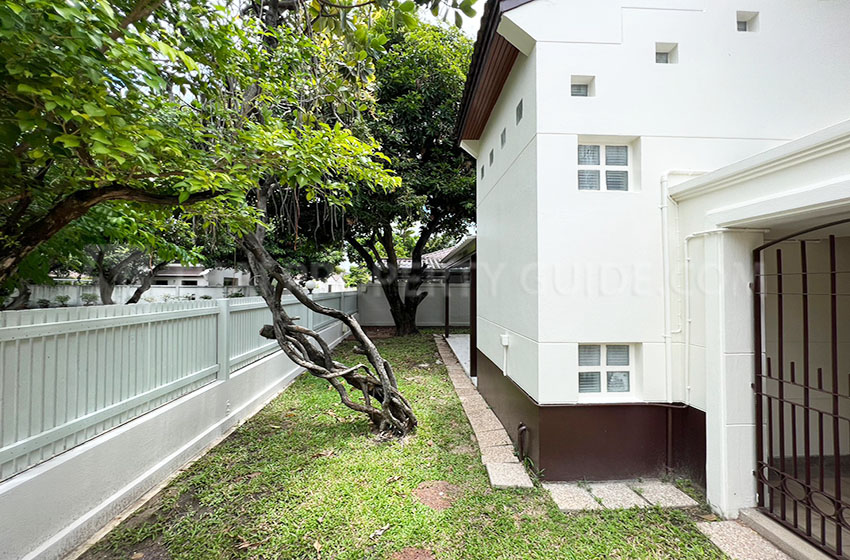 House with Shared Pool in Phaholyothin 