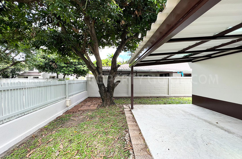 House with Shared Pool in Phaholyothin 